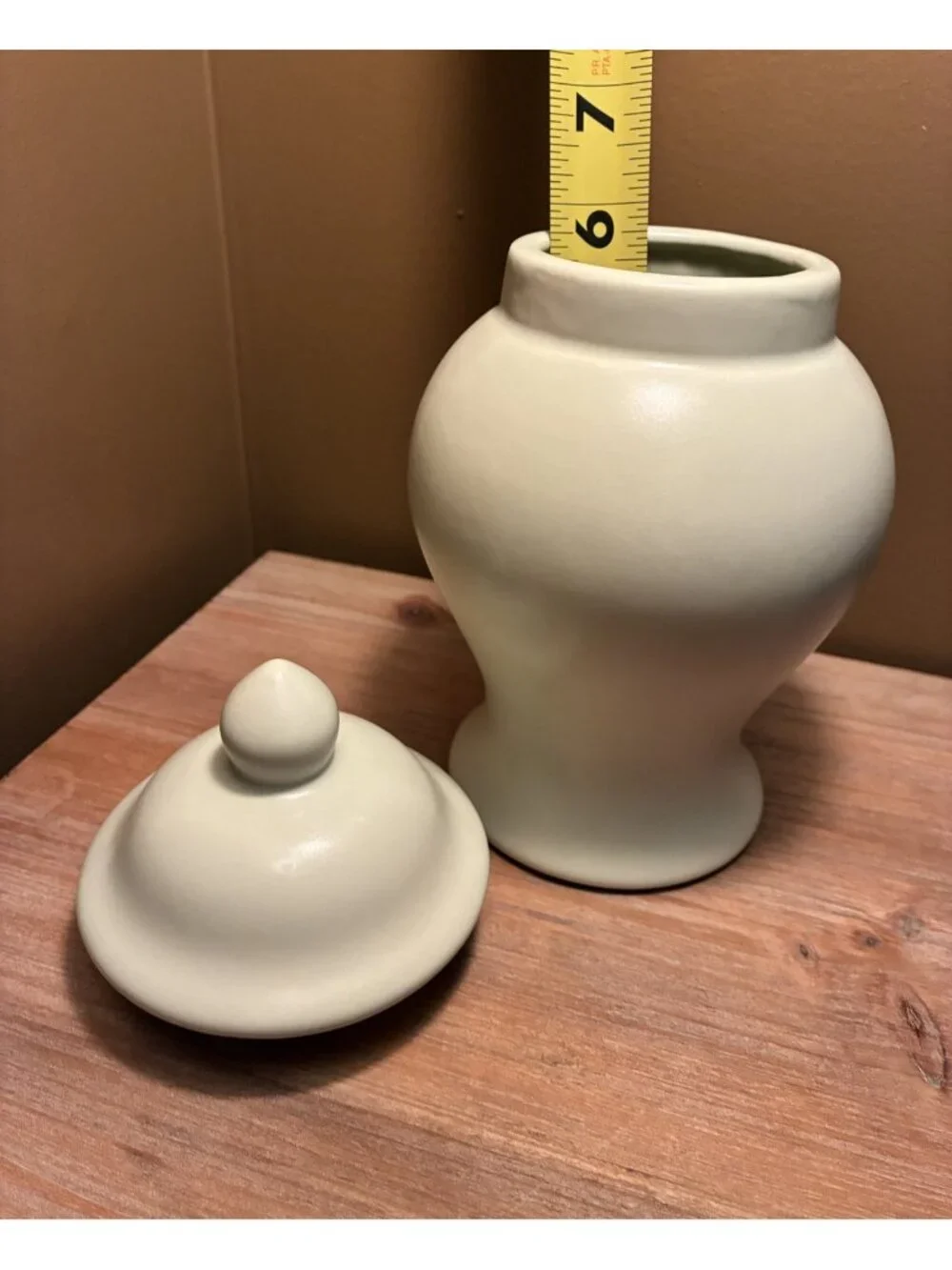 Haeger Pottery, 2 Ginger Jars, 6-inches, Mustard, Ecru, stamped, crack, Urn,vase